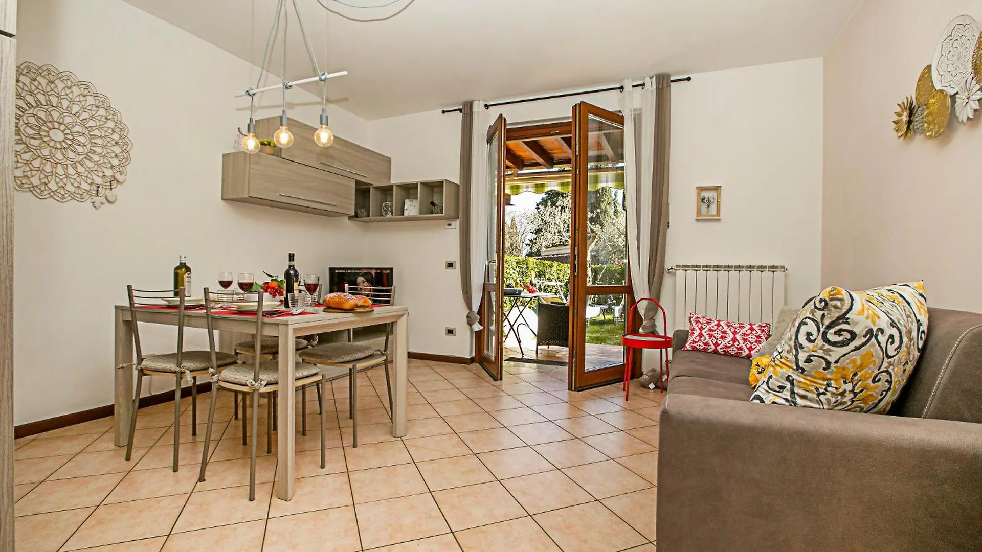 Borgo Degli Ulivi Shared Pool - 200M Lake - Happy Rentals Toscolano Maderno 0*,