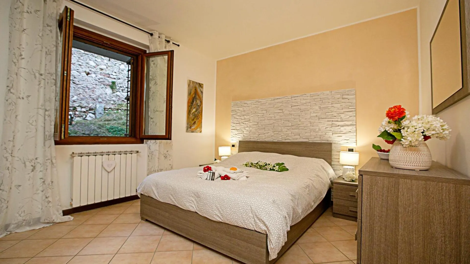 Apartment Borgo Degli Ulivi Shared Pool - 200M Lake - Happy Rentals Toscolano Maderno Italy