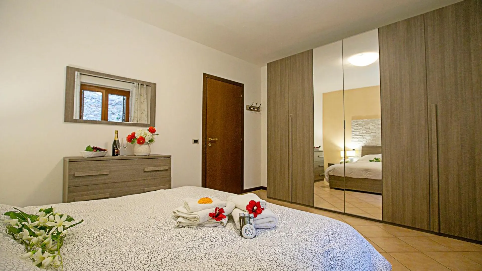 Apartment Borgo Degli Ulivi Shared Pool - 200M Lake - Happy Rentals Toscolano Maderno