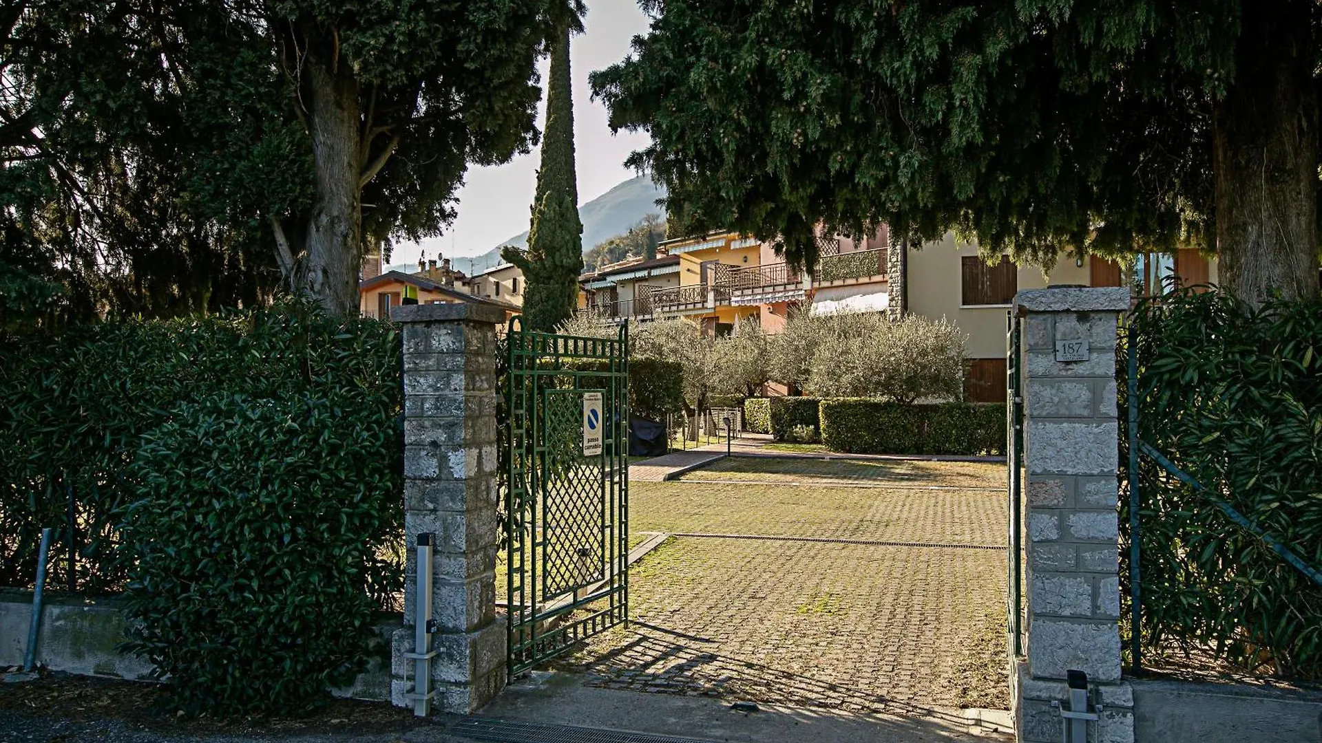 Borgo Degli Ulivi Shared Pool - 200M Lake - Happy Rentals Toscolano Maderno 0*,